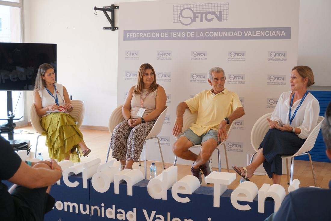 Mesa redonda en la Federación de Tenis de la Comunidad Valenciana